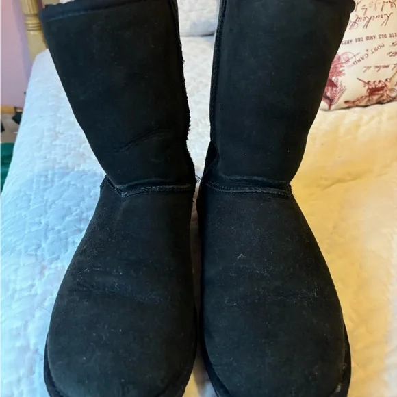UGG Classic Short II Sz 7 Black - Picture 2 of 6